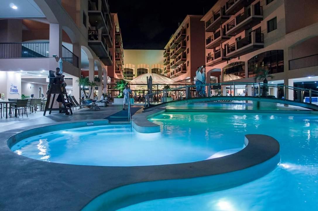 Apto Pes Na Areia Em Hotel Jurere Beach Jurere Internacional Florianópolis Exteriér fotografie